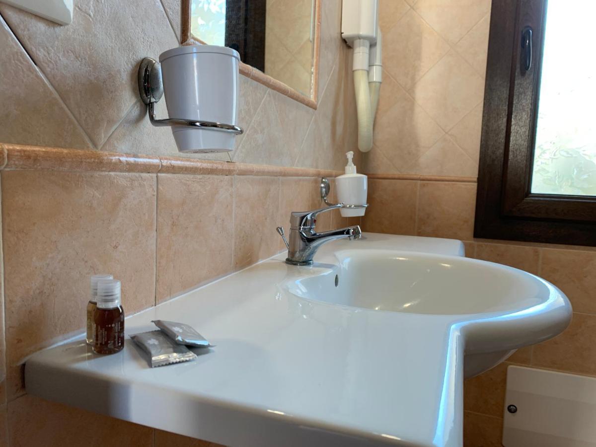 Cort'E Nastasj Hotel Tertenia Luaran gambar