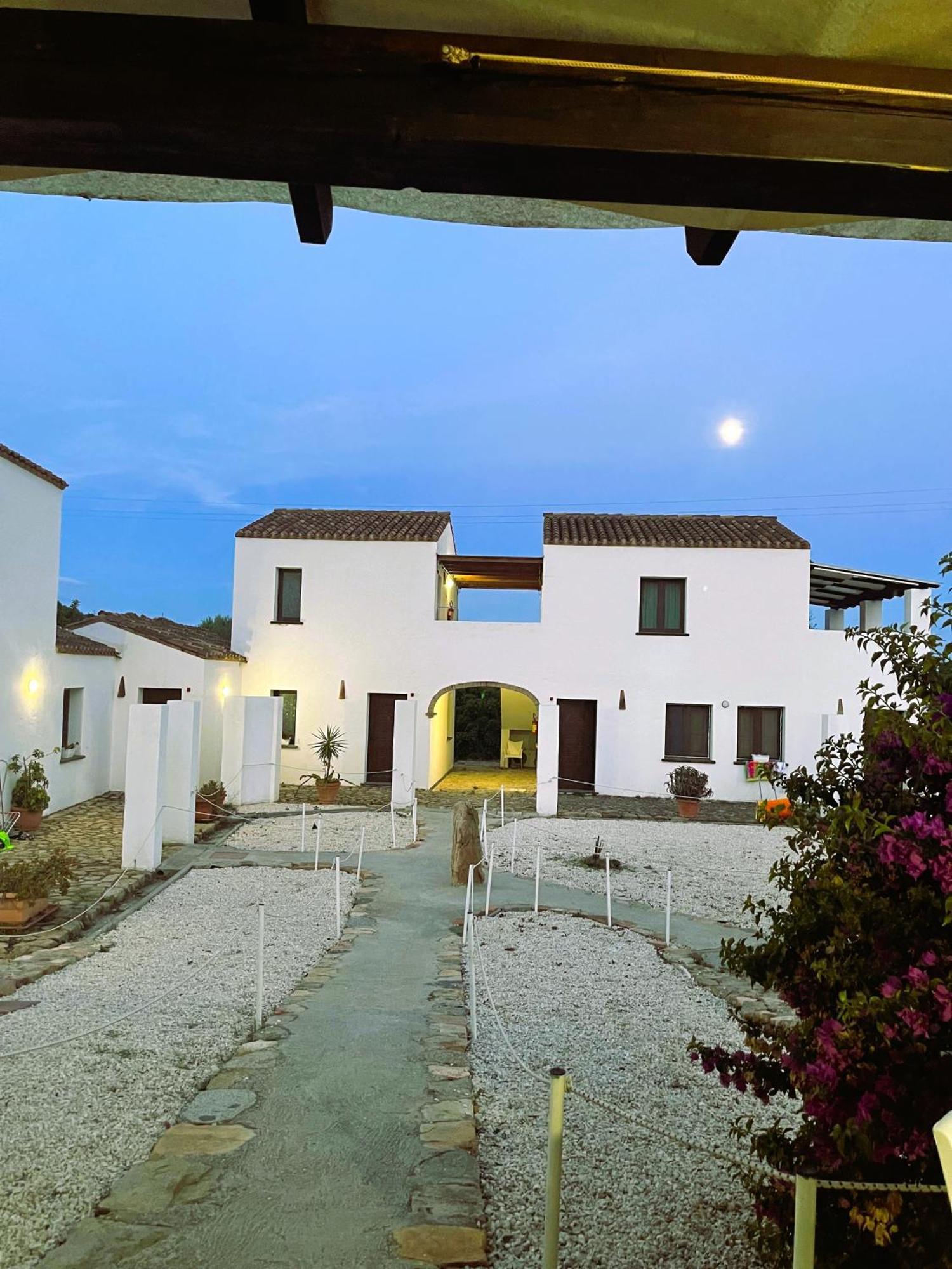 Cort'E Nastasj Hotel Tertenia Luaran gambar