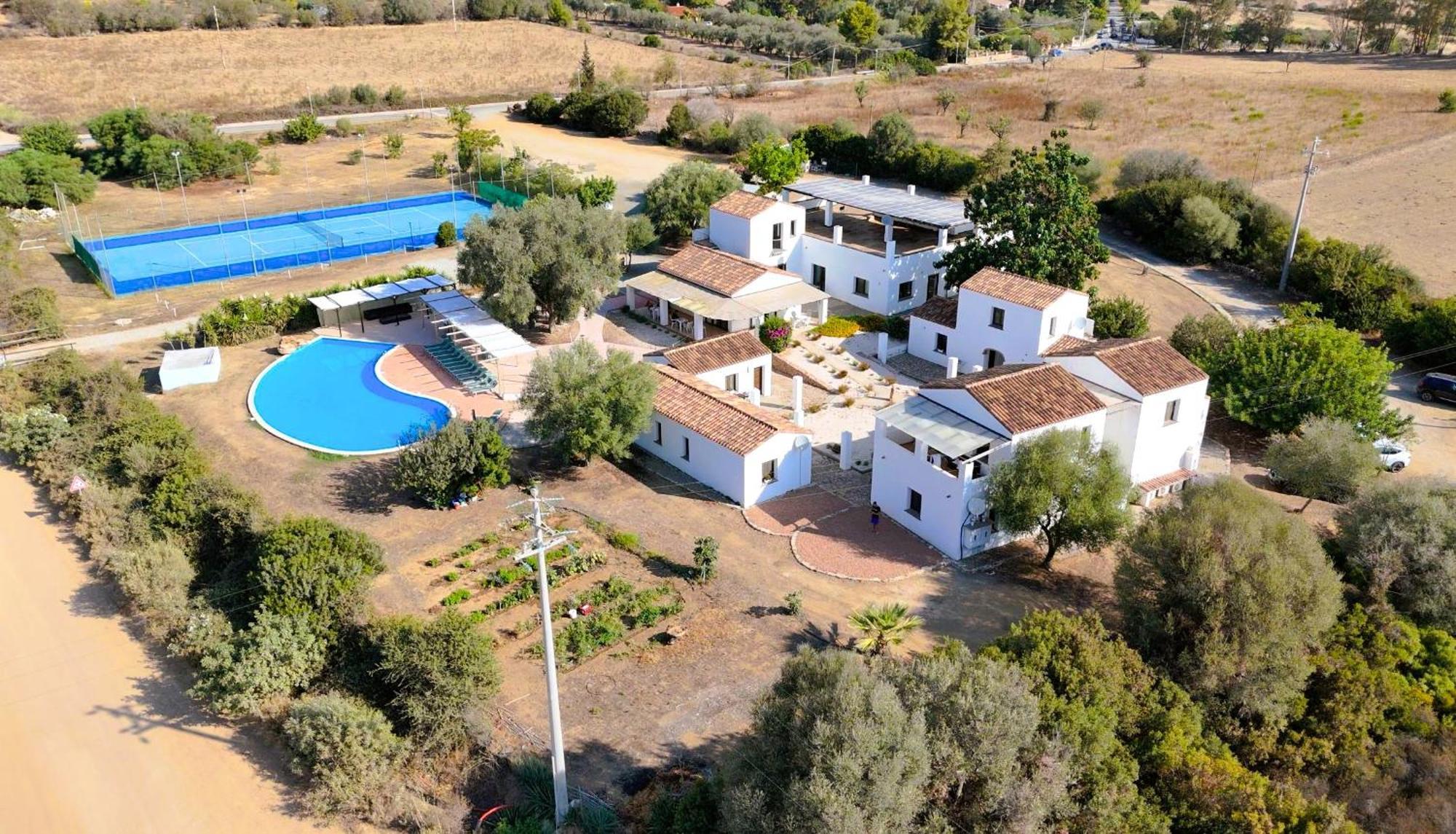 Cort'E Nastasj Hotel Tertenia Luaran gambar
